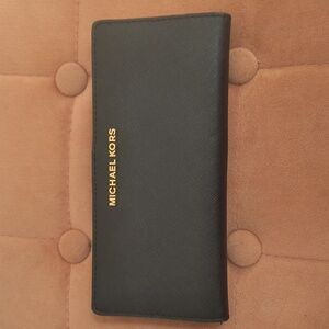 Michael Kors Slim Bi-fold Wallet